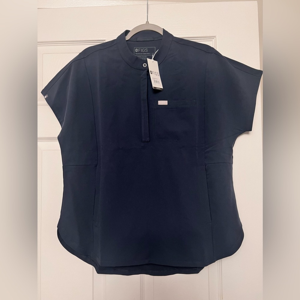 FIGS NWT Montex Scrub Top, M, Night Sky